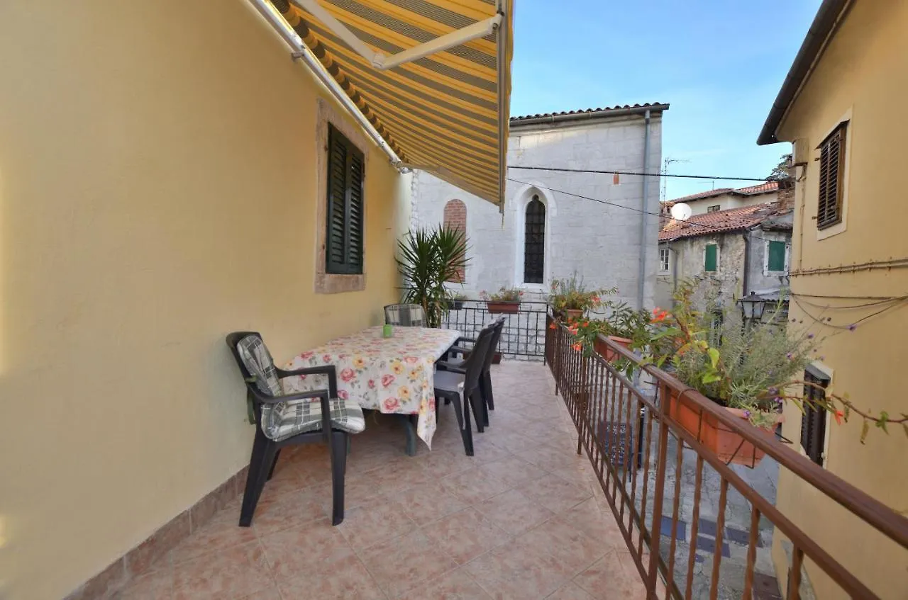 Apartment Stari Grad Lovran 0*,