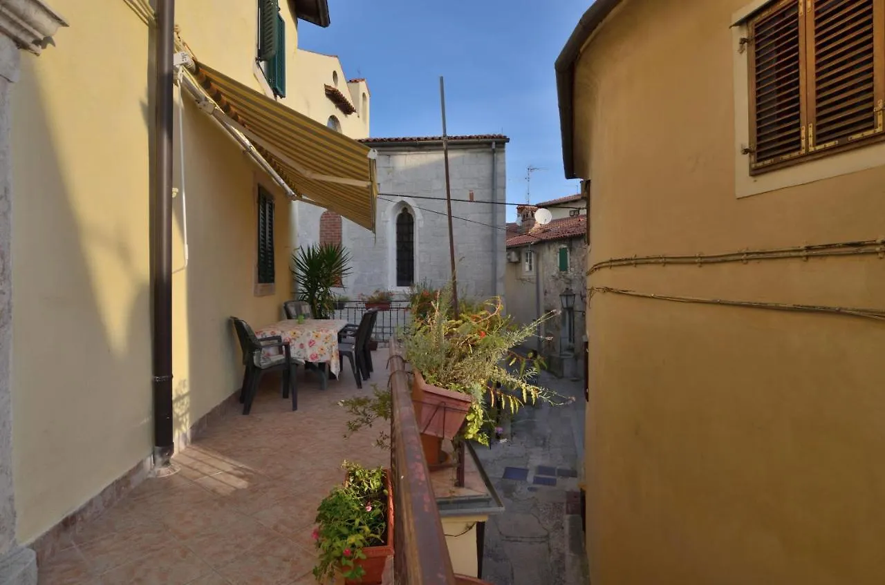 Apartment Stari Grad Lovran 0*,  Croatia